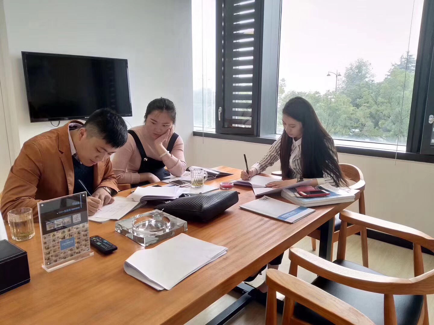 熱烈祝賀蔣總簽約創(chuàng)綠家江蘇省市級(jí)代理！