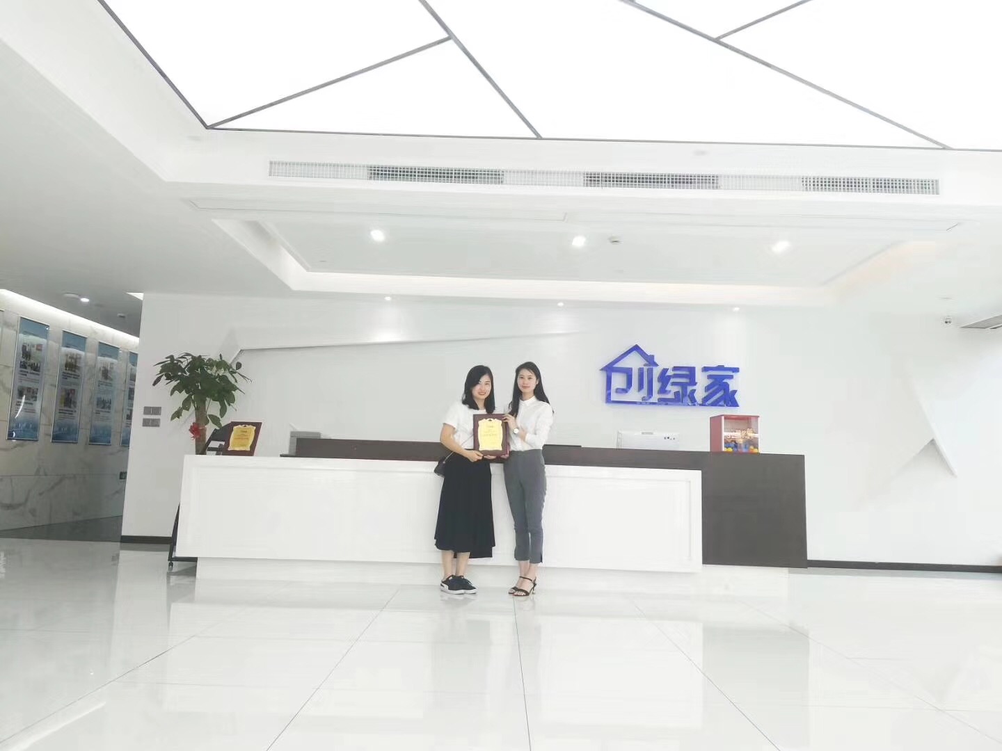熱烈祝賀姚總、張總夫婦簽約創(chuàng)綠家揚(yáng)州市區(qū)級(jí)代理！