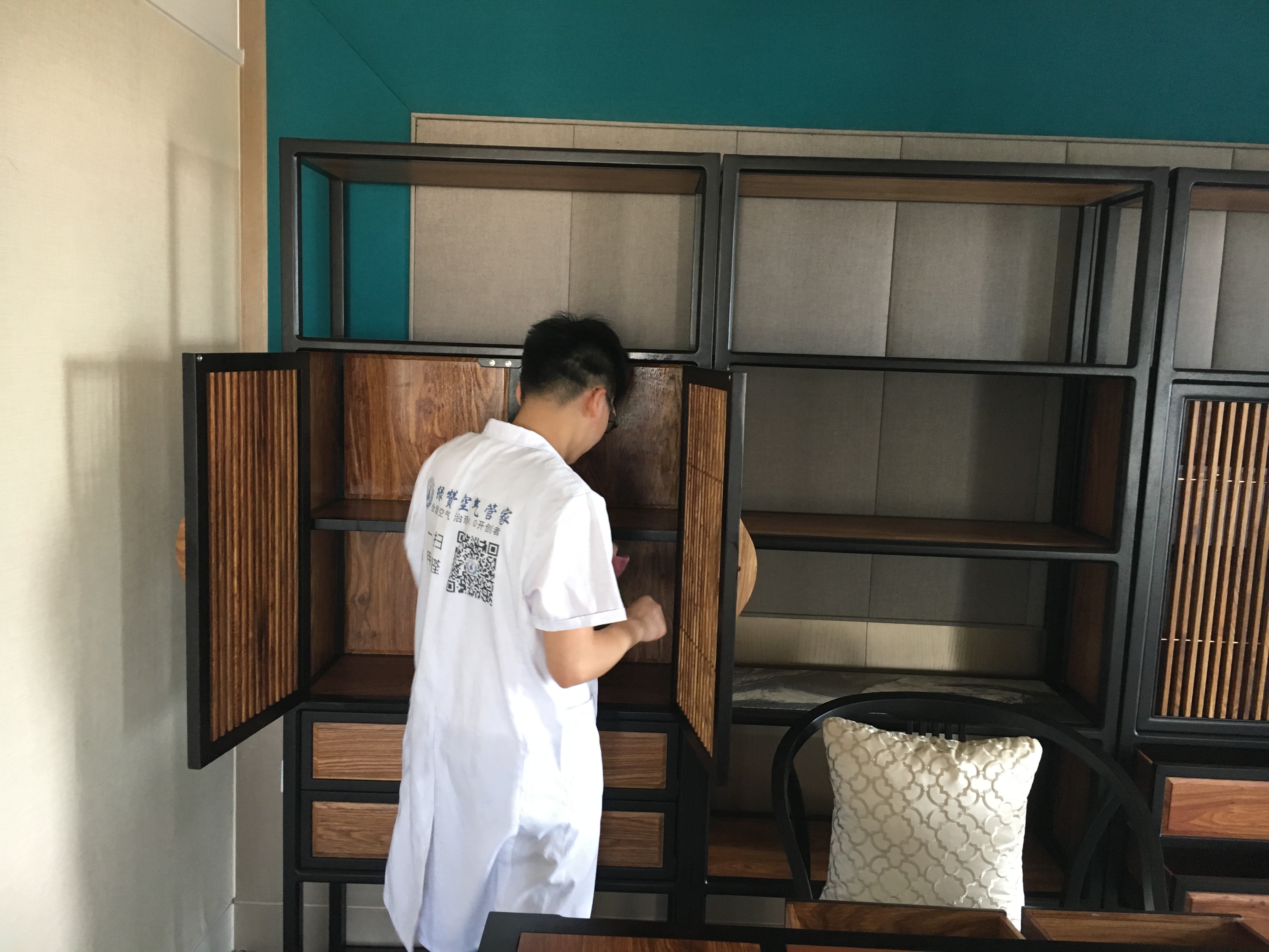 不懂得裝修后除甲醛讓書桌超標(biāo)，引起孩子厭學(xué)！